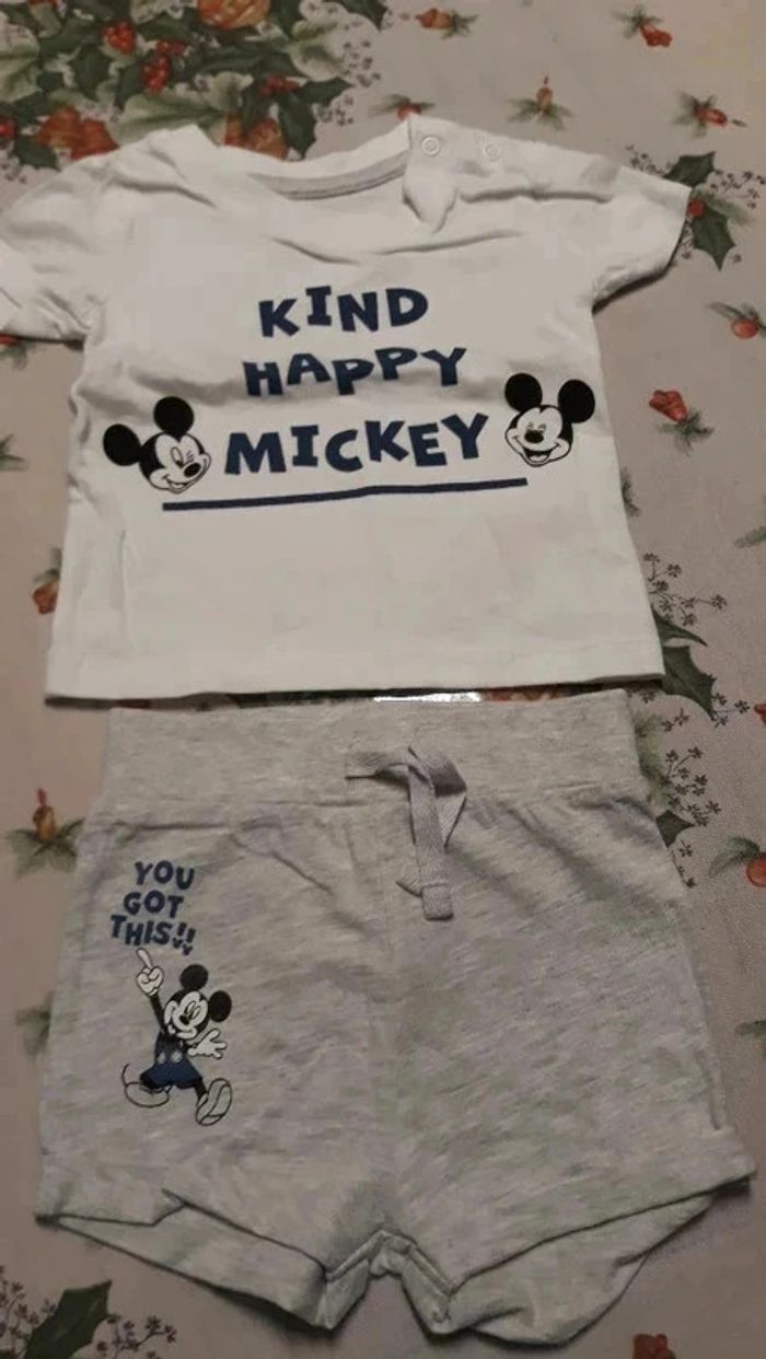 Ensemble Disney Primark 62cm neuf sans etiquette