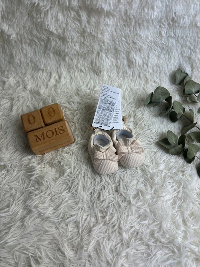 Paire de chaussures beige pour bébé Kiabi taille 0-3 mois