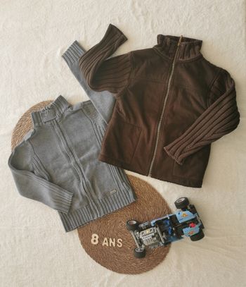 Lot 2 gilets /pulls, col montant, Okaïdi, 8 ans, excellent état 