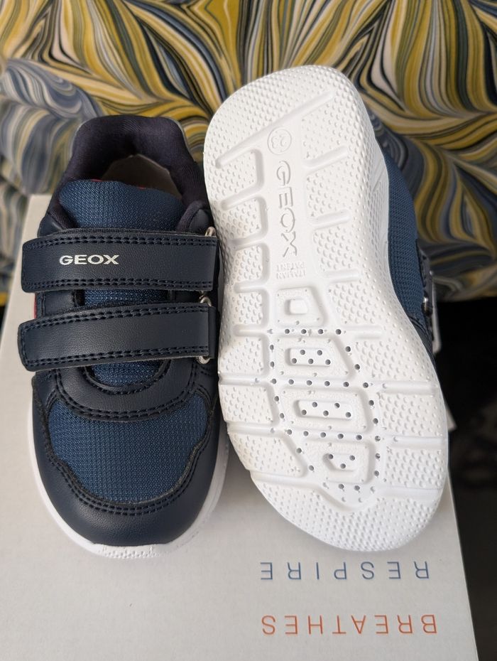 Baskets ultralegeres garçon. Taille 23. Neuf. Geox - photo numéro 2