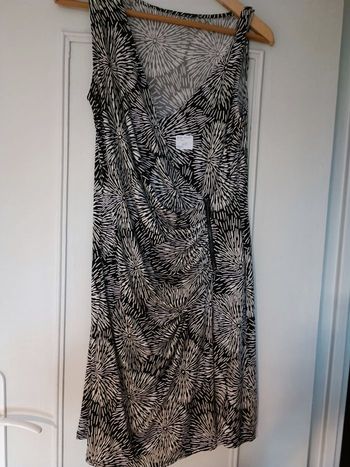 Robe taille 40 noire et blanche