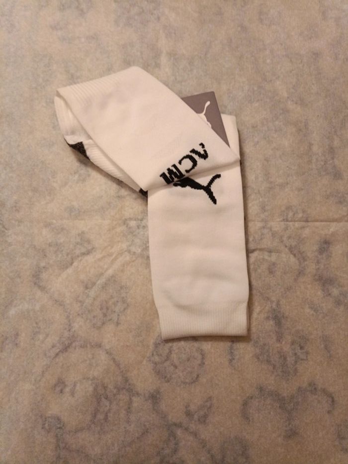 Chaussettes de foot Puma équipe Milan AC taille 31/34 authentique neuf - photo numéro 3