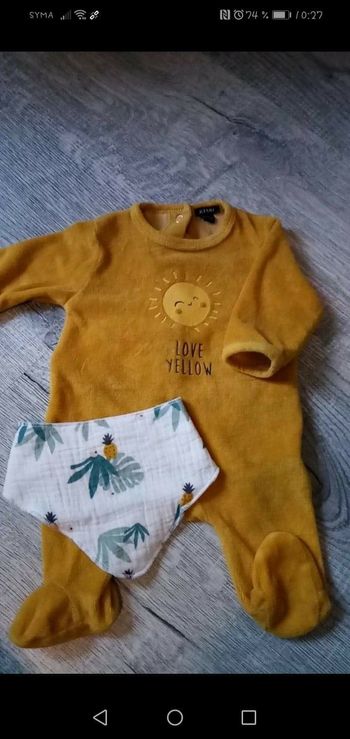 Pyjama et bavoir assorti