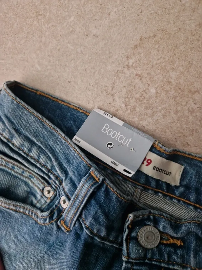 Short en jean Levi's femme neuf avec étiquette - photo numéro 3