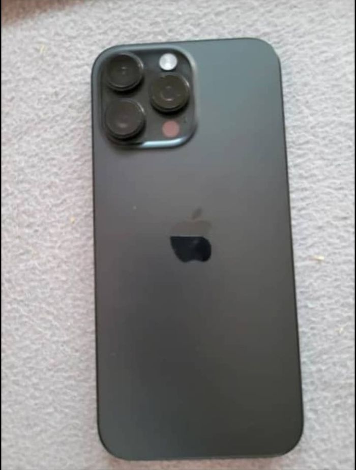 Iphone 15 pro max 256 GO, tout opérateur débloqué. - photo numéro 2