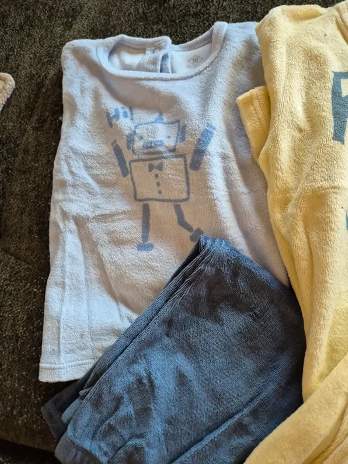 3 pyjamas - photo numéro 4