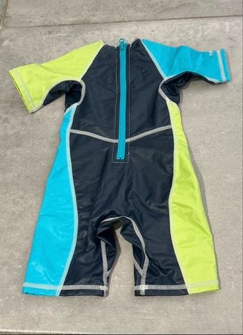 Combinaison anti uv manches jusqu’au coude taille 18 / 24 mois décathlon 