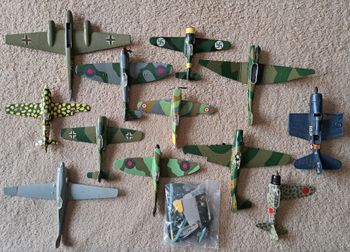 ✈️ Lot de 16 avions miniatures en plastique - pour pièces