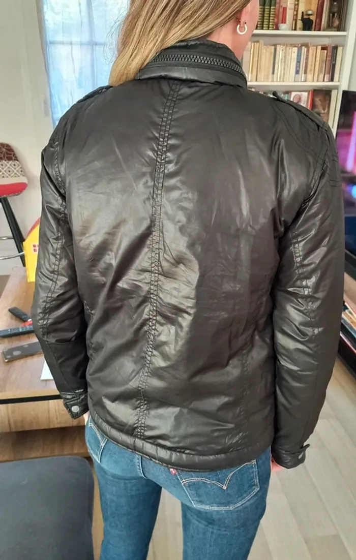 Blouson noir Kaporals T.36/38 - photo numéro 3
