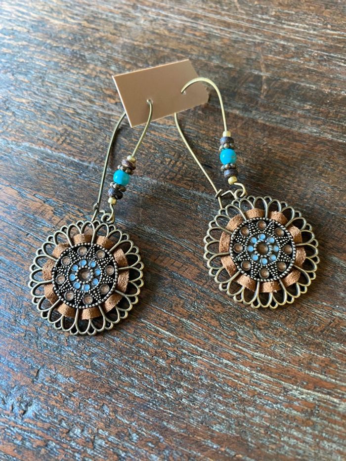 Magnifique paire de boucles d’oreilles colorées - photo numéro 3