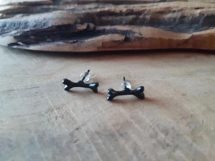 Boucles d'oreilles fantaisies clous os