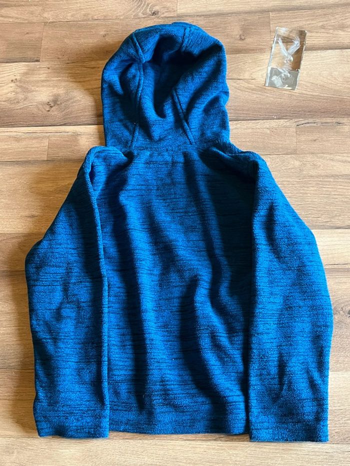 Je vend un gilet garcon 5 ans très bon état - photo numéro 2