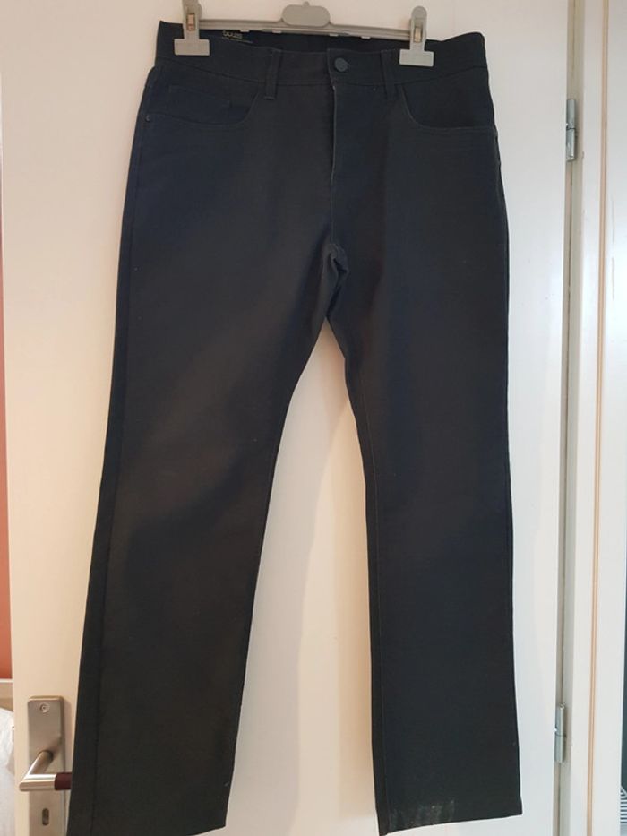 Pantalon noir droit