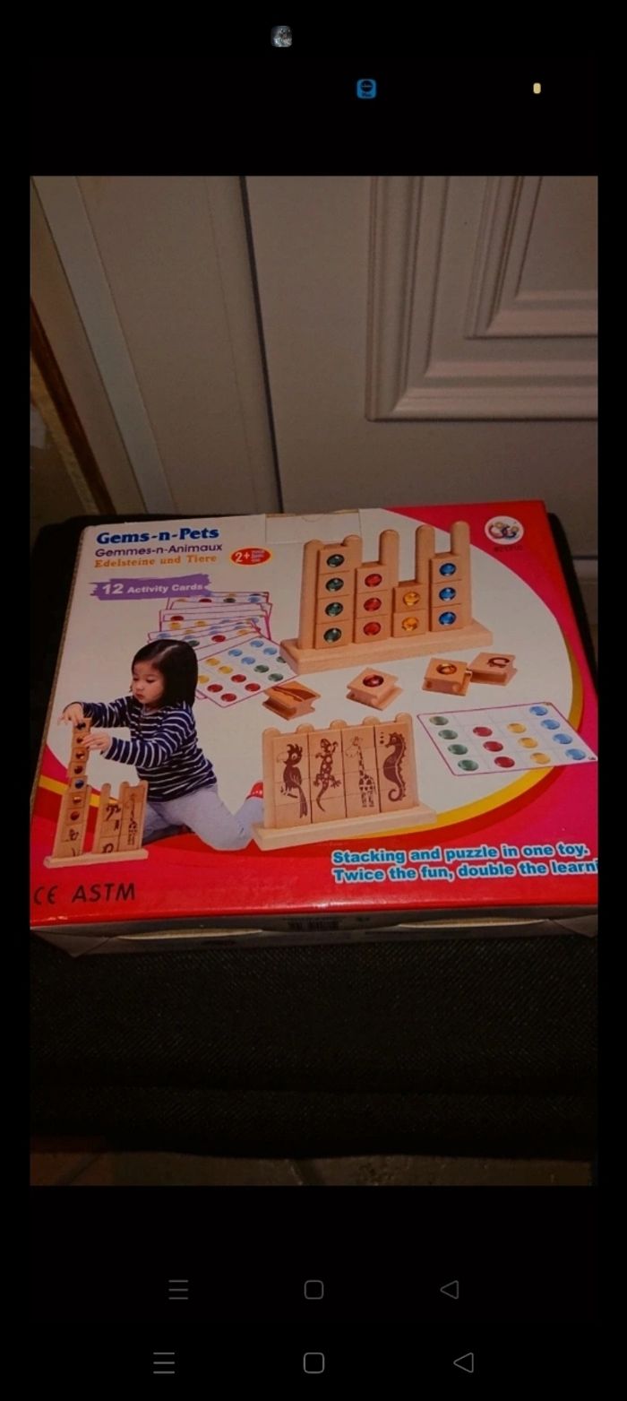 Jeu d'encastrement de pierres précieuses et d'animaux Montessori