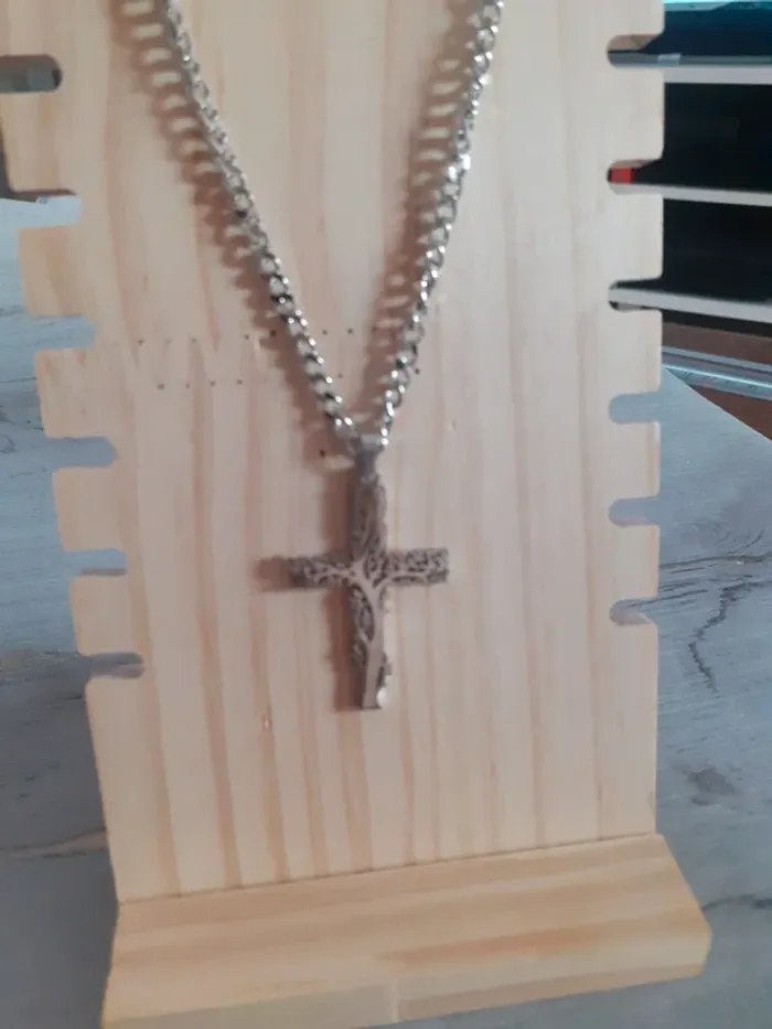 Collier croix argentée - photo numéro 2