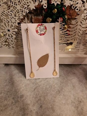 Boucles d'oreilles pendante en résine