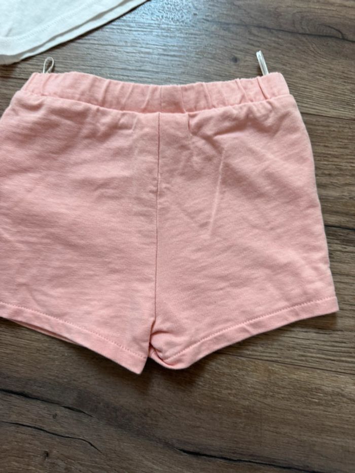 Short et t-shirt 12 mois - photo numéro 7