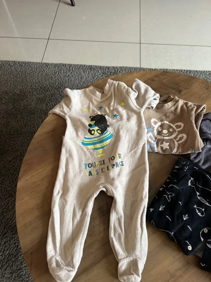 Lot de 4 pyjamas velours avec pieds 6 mois - photo numéro 5