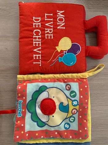 Livres tissus bébé.