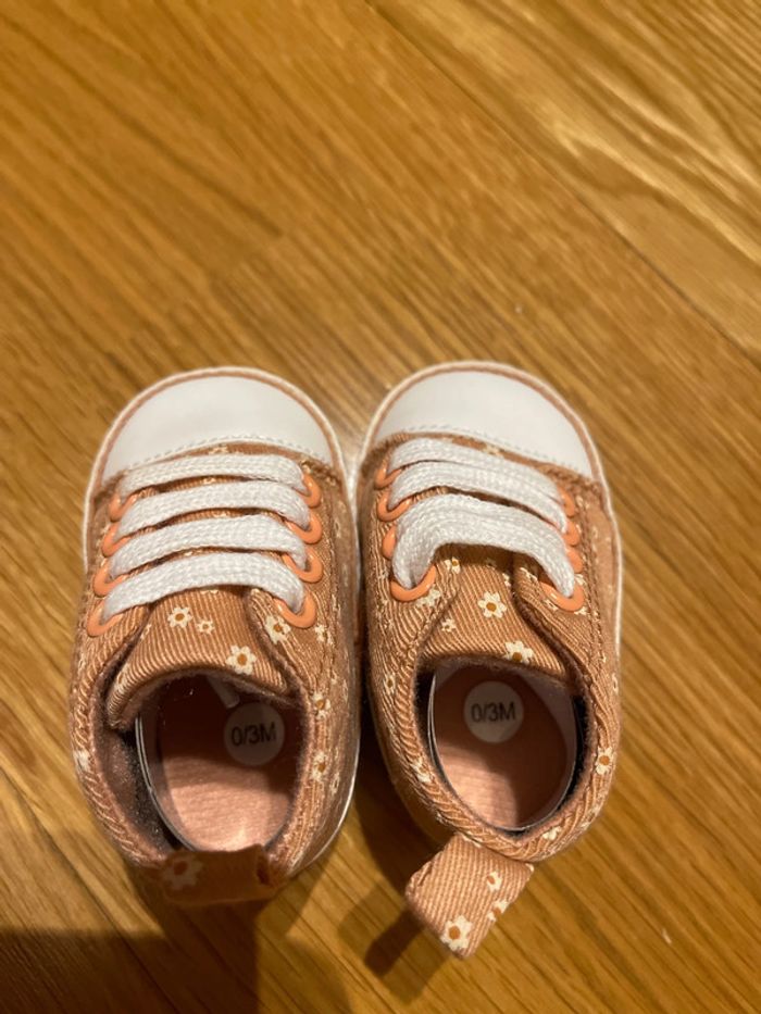 Lot de 2 paires de chaussures neuves taille 0-3 mois - photo numéro 4