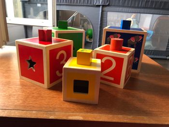 Jeu 5 cubes avec formes et à encastrer