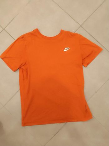 T-shirt nike très bon état général