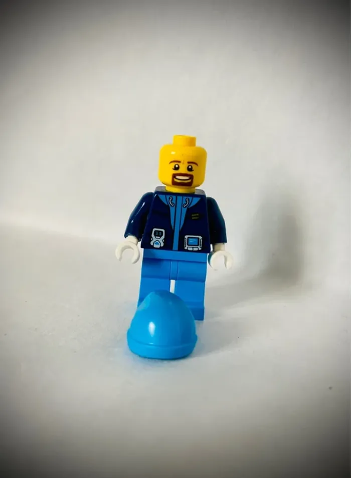 Minifigurine LEGO City (cty0929) - Chef d’expédition arctique - Très bon état - photo numéro 5