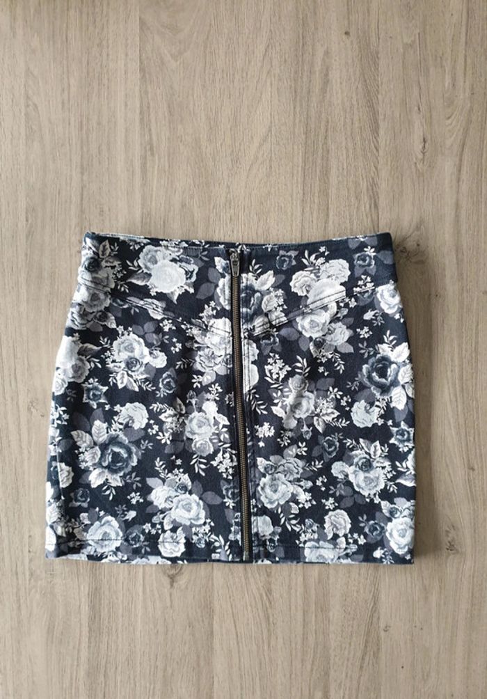 Jupe noire motifs fleurs grises, taille 38, H&M