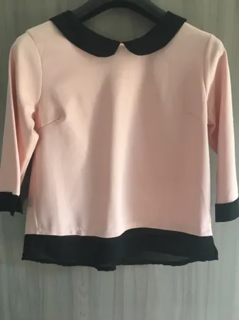 Chemisier noir et rose col Claudine