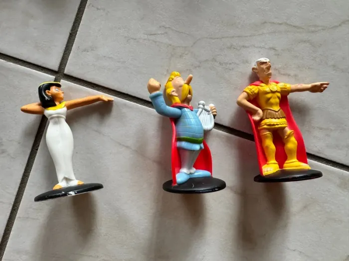 Lot de figurines jouets Mac Do Astérix les Minions et autres en TBE - photo numéro 2