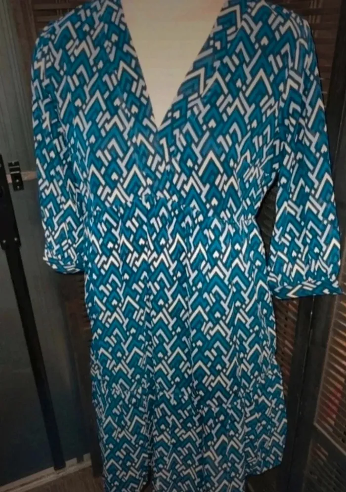 Très belle robe bleu bonheur manches transparentes - photo numéro 2