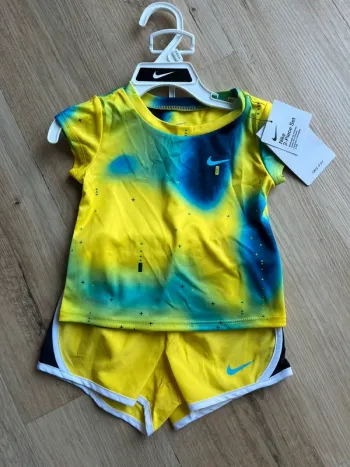 Nike Ensemble 2 Pièce 18mois