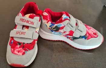 Jolies baskets fille taille 28