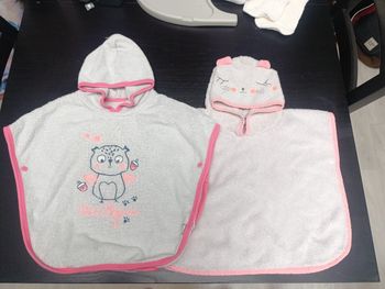 2 ponchos de bain 6-12 mois