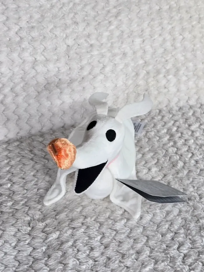 Peluche Disney Store – Zéro, le chien fantôme – L’Étrange Noël de Monsieur Jack - photo numéro 2
