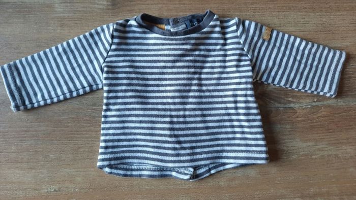 Pull fin rayé gris et blanc