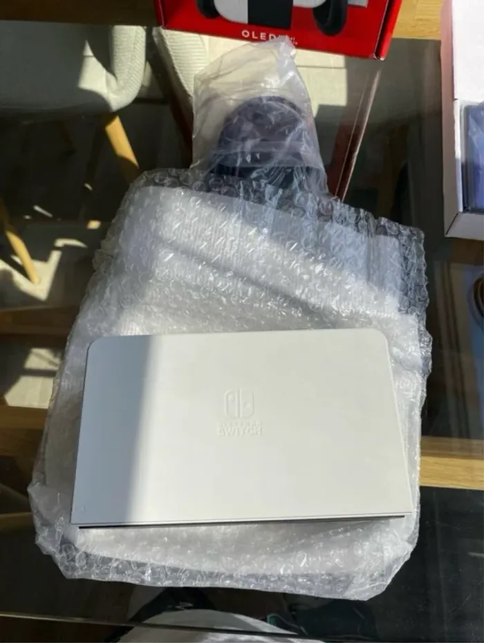 Nintendo · Switch OLED · Blanc - photo numéro 3