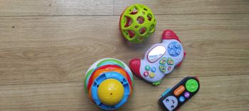 Lot jouets bébé