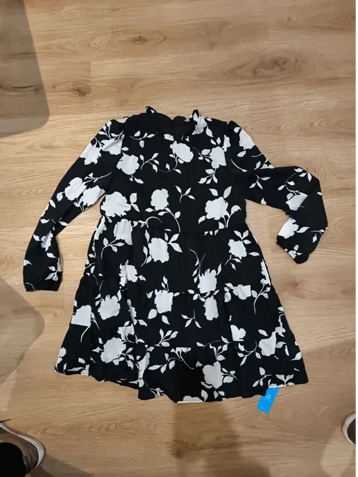 Robe courte à volants cupshe taille M(38) neuve - photo numéro 4