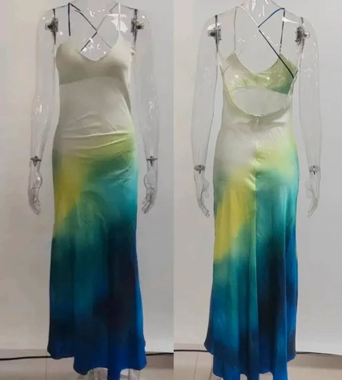 Robe longue dégradé bleu jaune dos nu – Taille S – Neuf - photo numéro 3