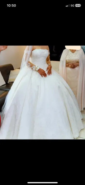 Robe de mariée - traîne 3 m en très bon état