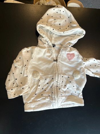 Veste à capuche blanche cœur noir