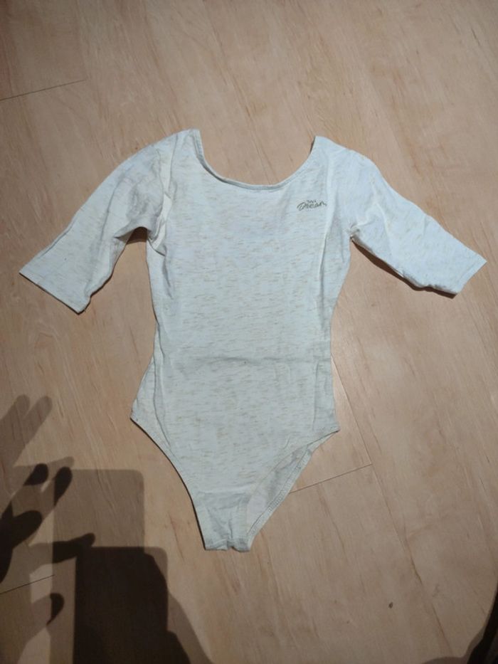 Body beige et fileté or tao 9/10 ans