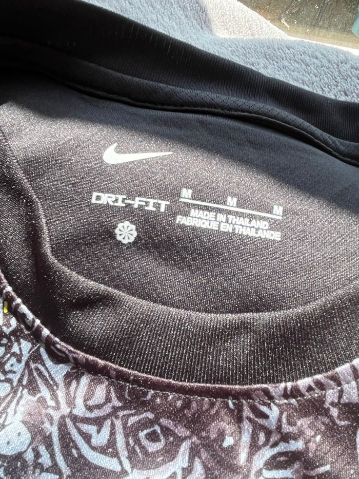 Nike T-shirt Brésil Gris – Taille M – Neuf - photo numéro 4