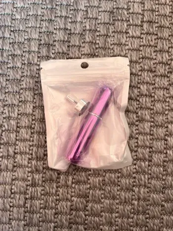 Mini flacon parfum vide format voyage 8cm violet neuf