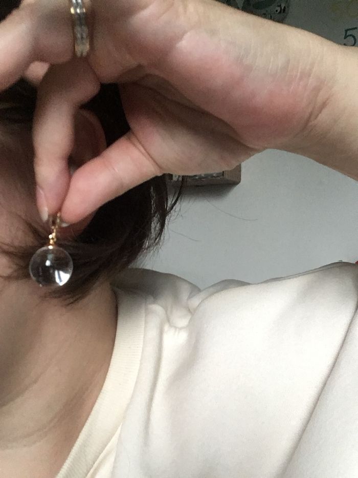 Boucles d’oreilles NEUVES femme forme ronde /  boule de cristal 🔮 couleur transparente - photo numéro 2