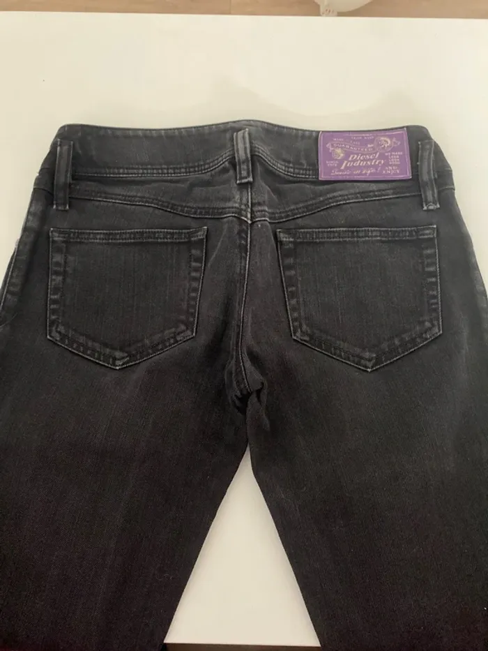 Jean noir Diesel 28/34 - photo numéro 6