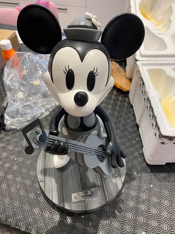 Figurine disney steamboat minnie