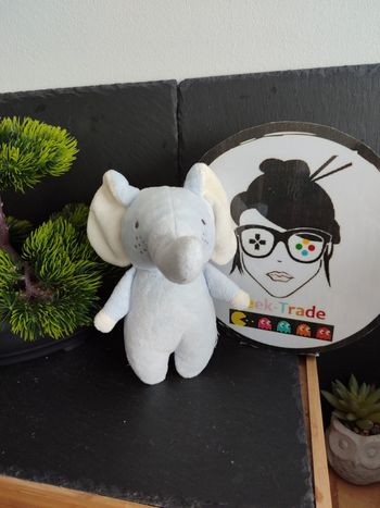 doudou peluche éléphant Primark bleu blanc beige écru points crème DD003417