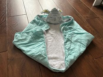 Cape de bain à capuche lapin en coton bio Vert baudet